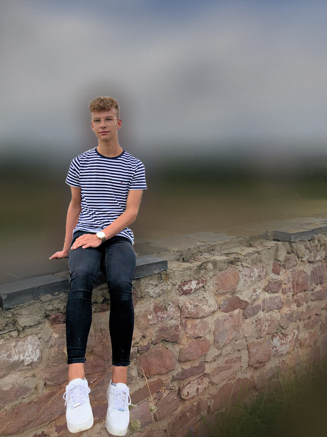 05_Carlo%20Walter_imaginary%20Mansfeld_Iphone_2020_c%20Ralf%20Wendt_BurgVogel